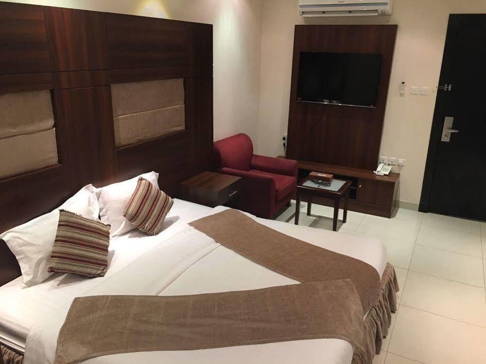 Baron Palace - Almasif Hotel Apartments Rijad Zewnętrze zdjęcie